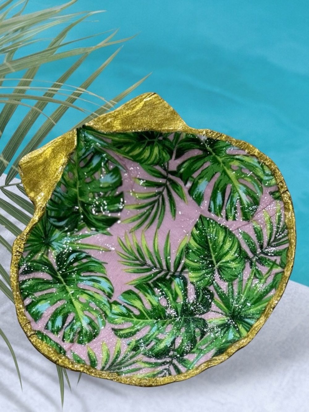 Hand Crafted Tropical Leaf Print Trinket Shell Dish Green 5”